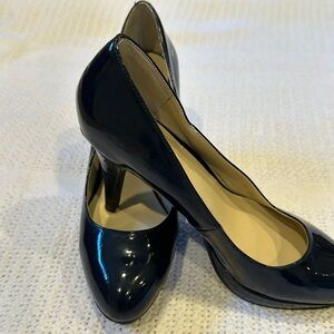 Nickels navy patent leather heels sz 6